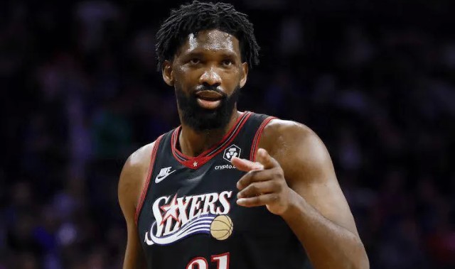 恩比德半场10投3中，三分2中0得12分5篮板2失误，正负值-13