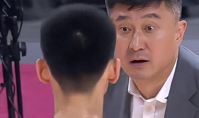 星空体育官网下载-惨败40分！广东球员评分：2人优秀，4国手不及格，3外援2人迷失！